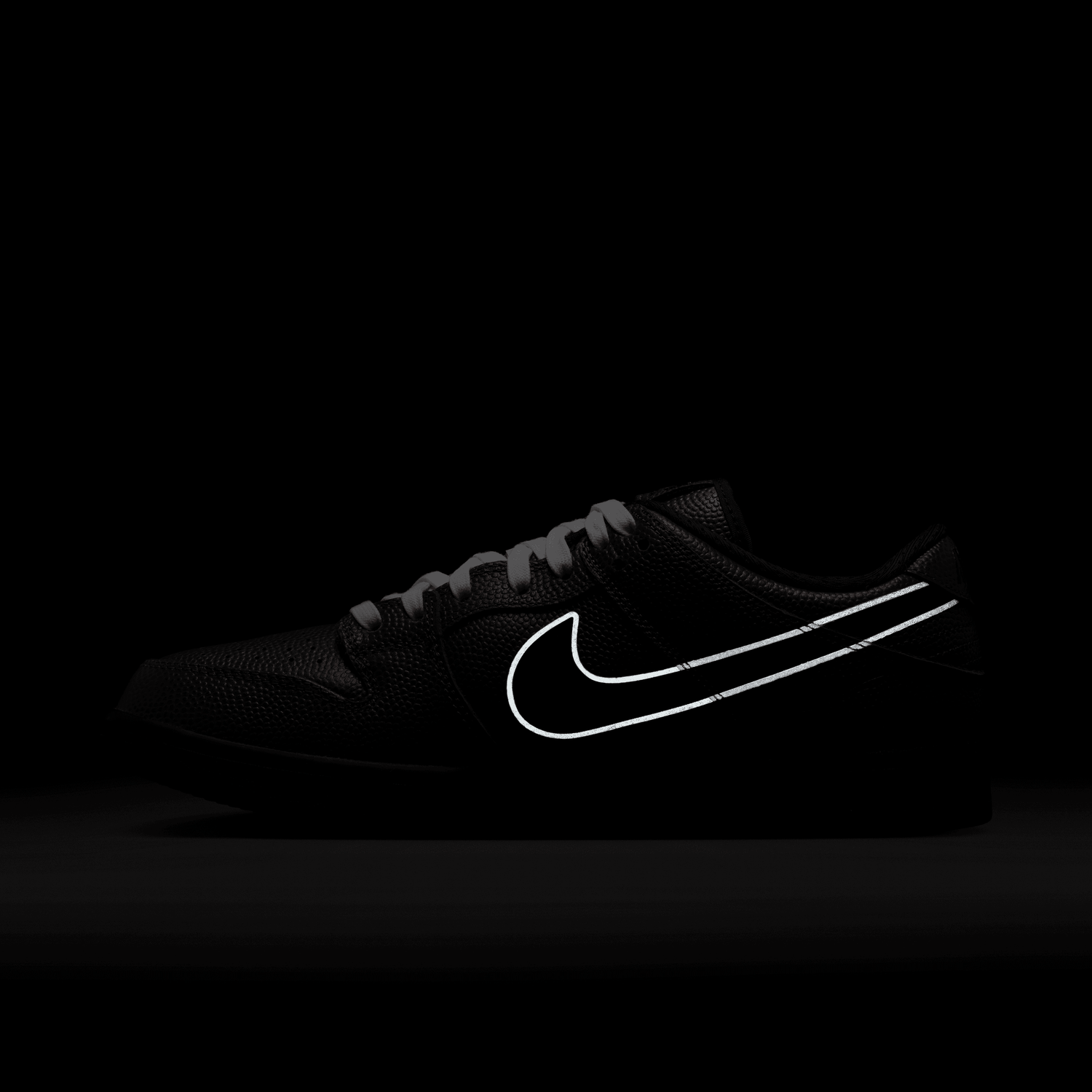 SB DUNK LOW PRO x LIMOSINE SKATEBOARDS