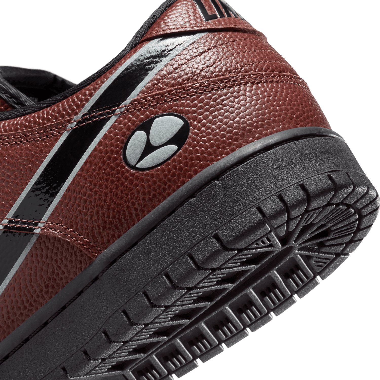 SB DUNK LOW PRO x LIMOSINE SKATEBOARDS