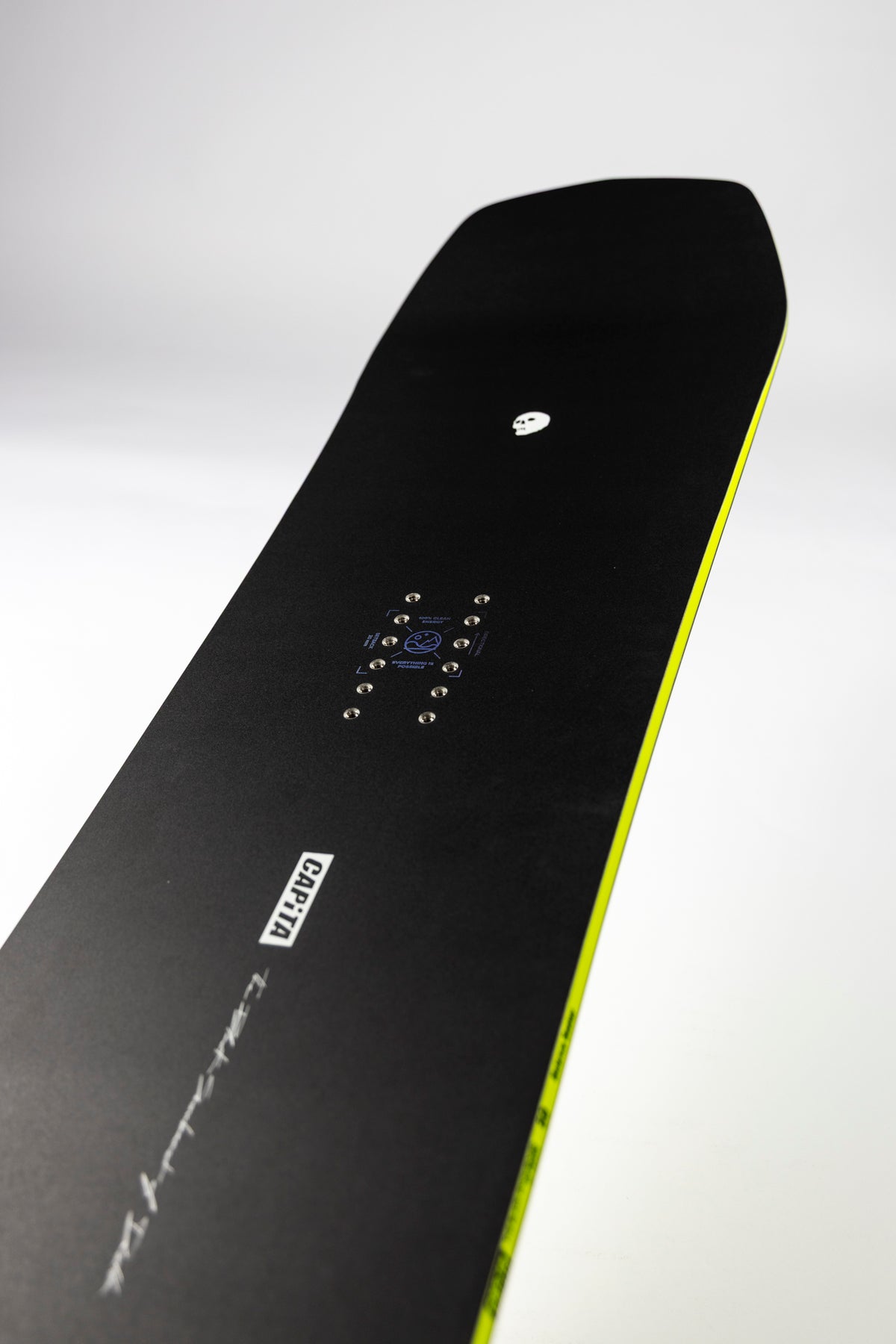 THE BLACK SNOWBOARD OF DEATH