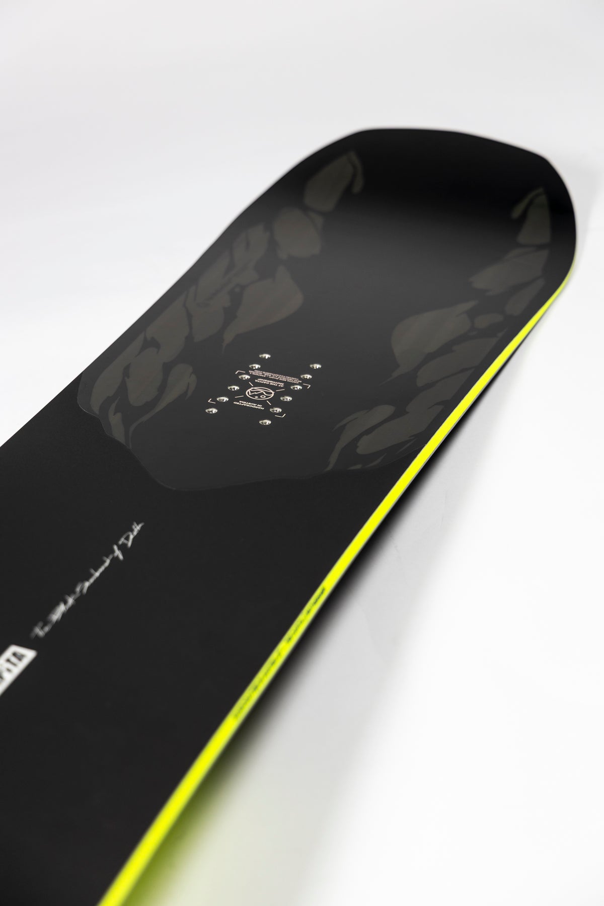 THE BLACK SNOWBOARD OF DEATH