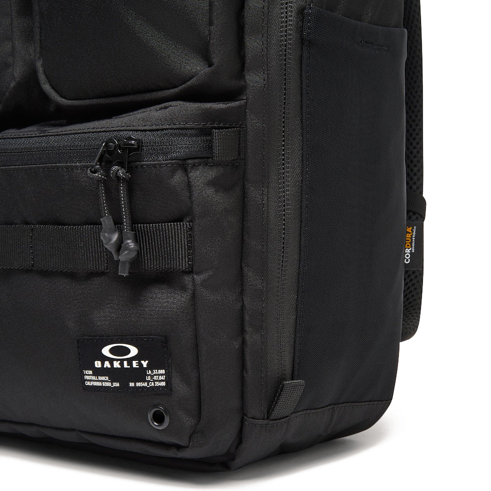 ESSENTIAL BACKPACK M 8.0 BLACKOUT
