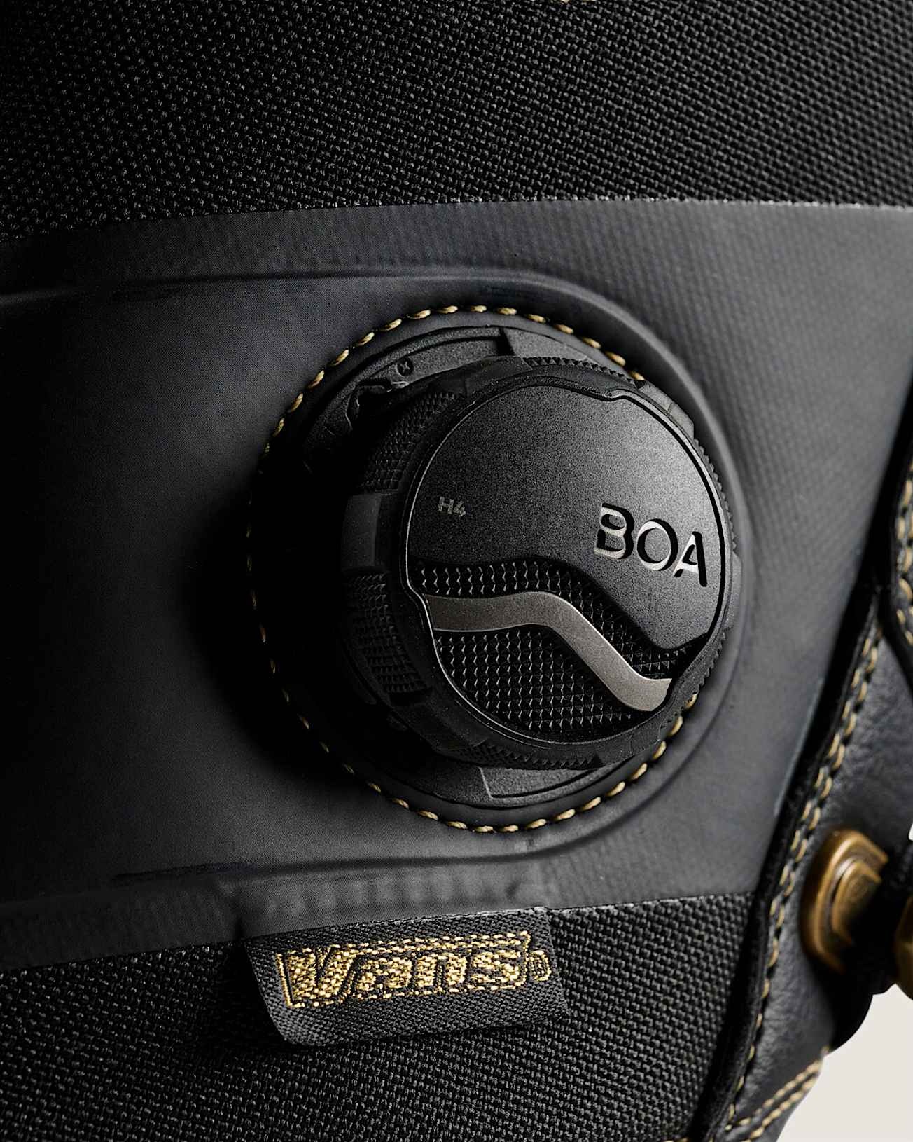 INVADO PRO RENNE RINNEKANGAS BLACK / GOLD