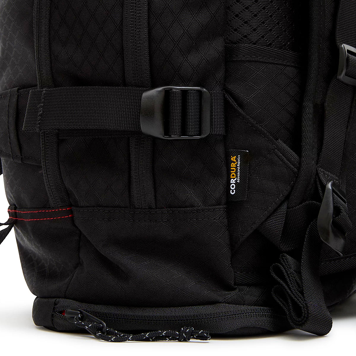 CONSTRUCT SNOWPACK BLACK / TRUE RED