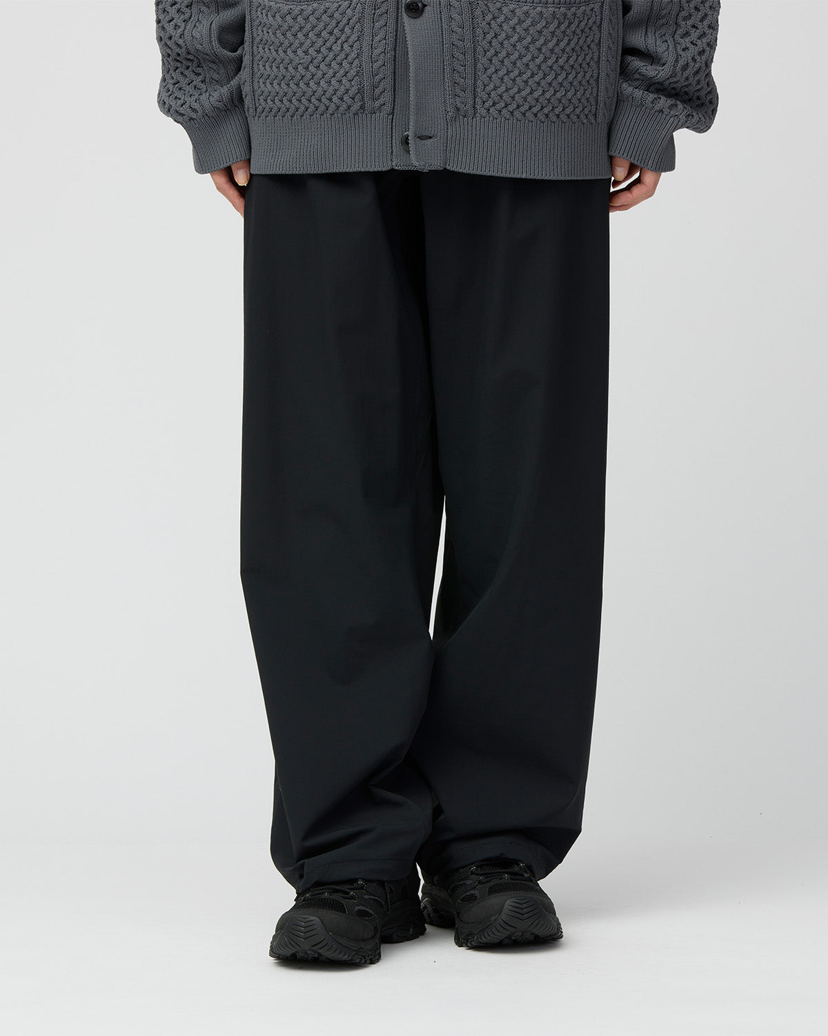 WATER-REPELLENT STRETCH RELAXED PANTS BLACK