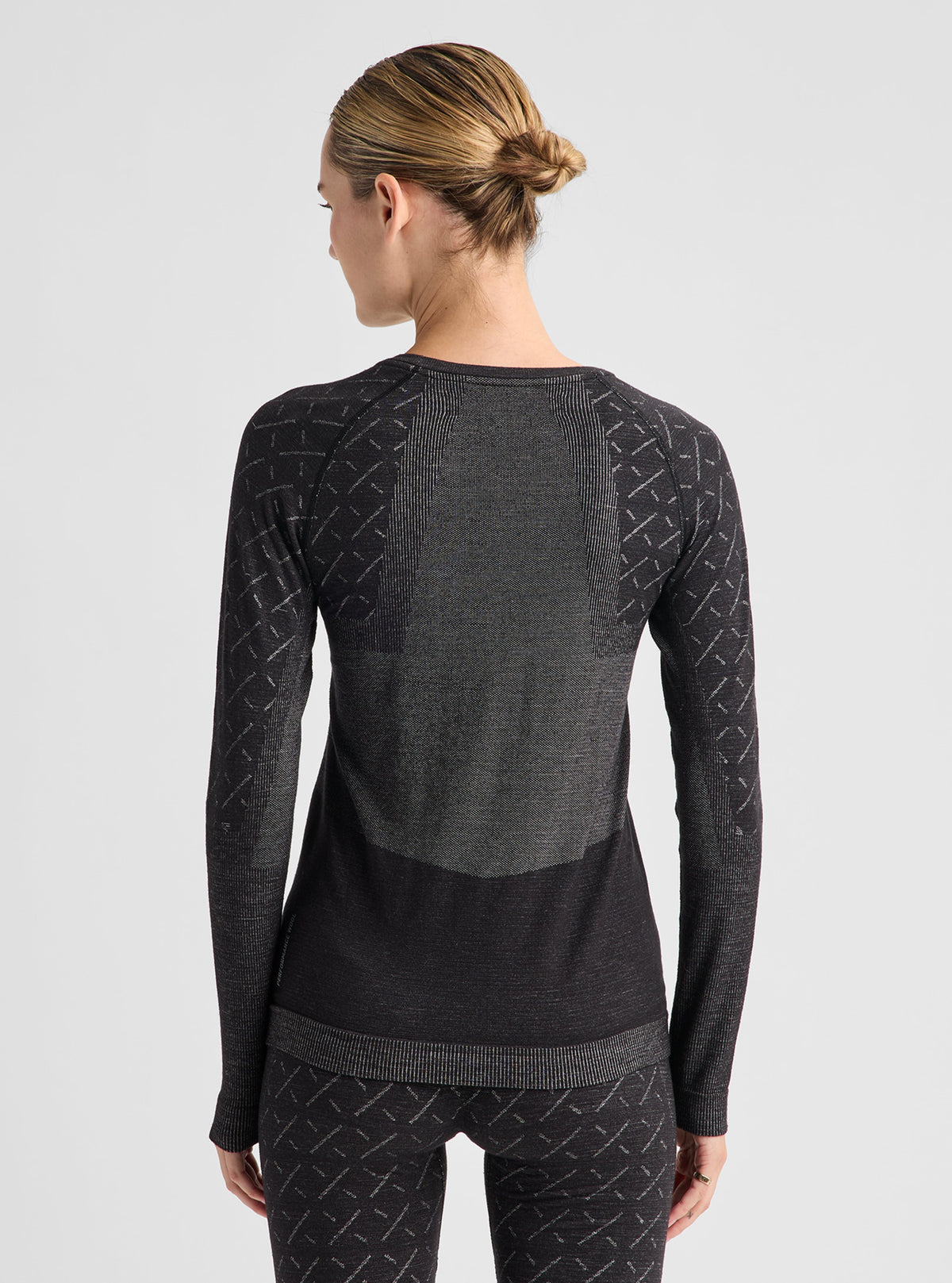 W [AK] SLOKAR MERINO BASE LAYER CREWNECK TRUE BLACK / GRAY CLOUD