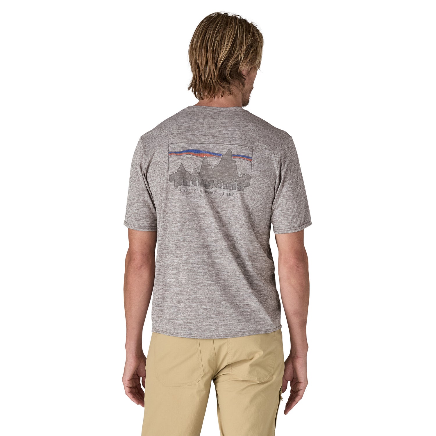 M'S CAP COOL DAILY GRAPHIC SHIRT '73 SKYLINE: FEATHER GREY