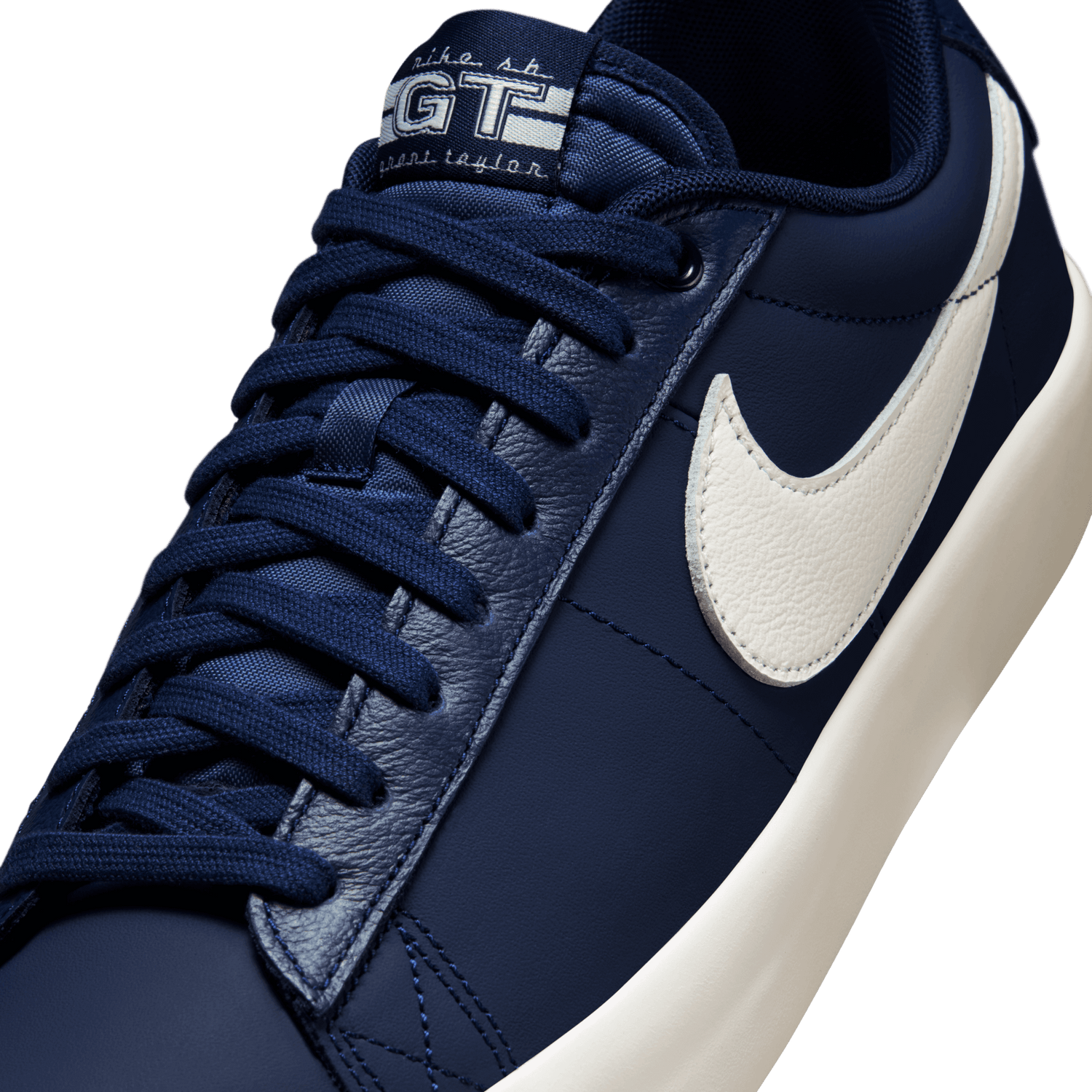 SB BLAZER LOW GT BLUE VOID / SAIL