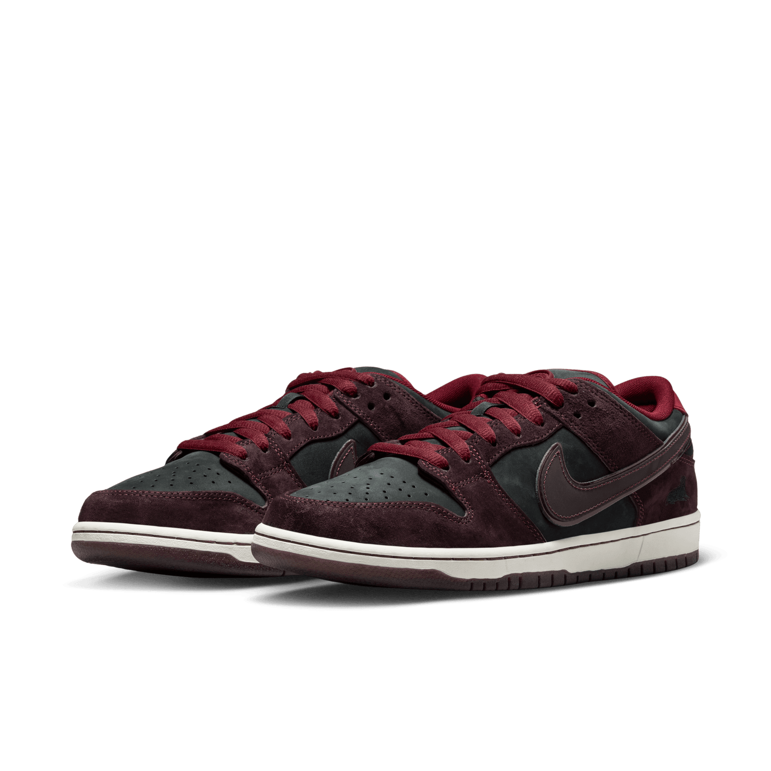 SB DUNK LOW 