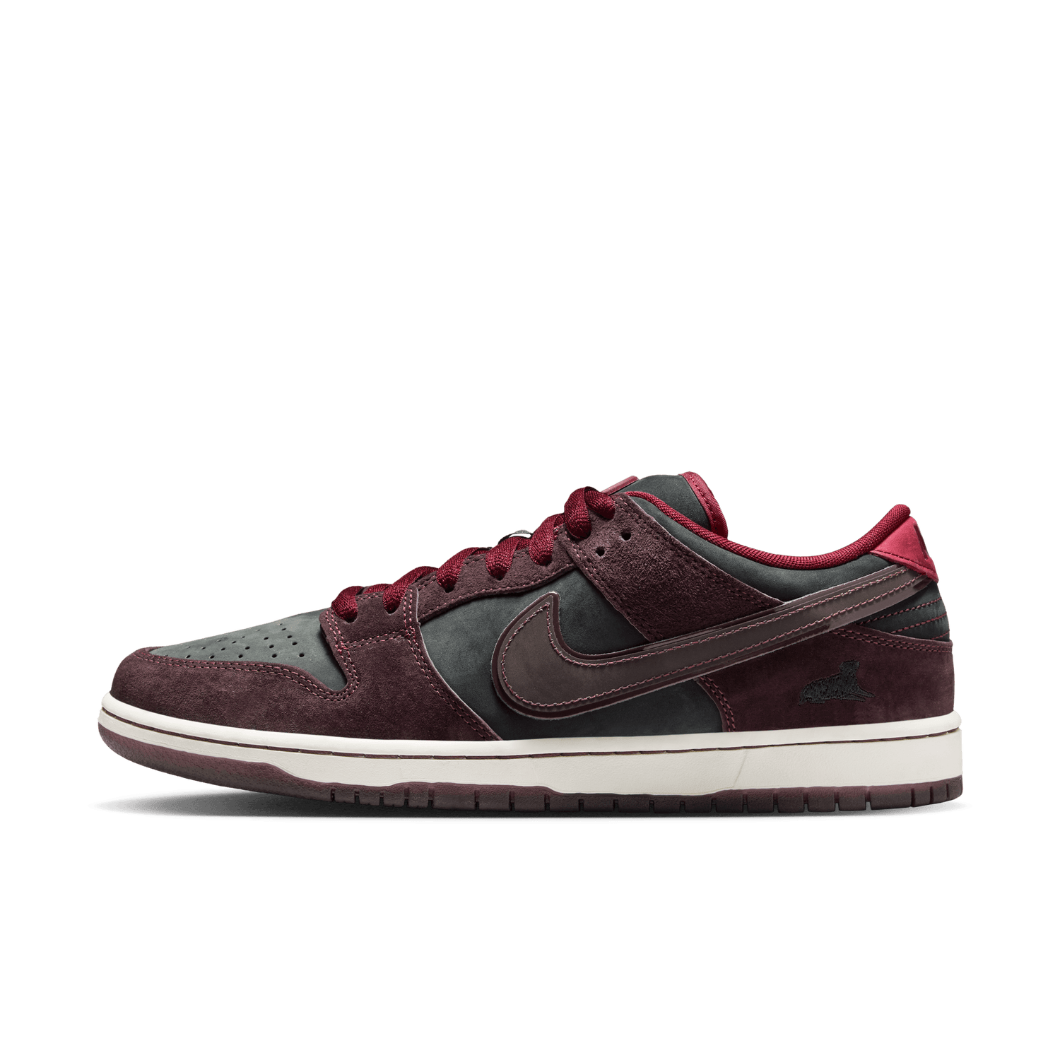 SB DUNK LOW 