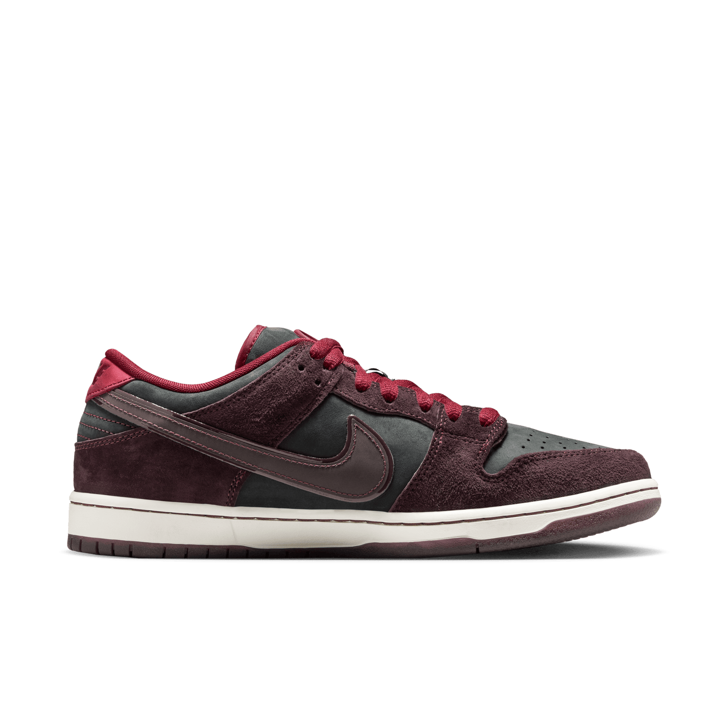 SB DUNK LOW 
