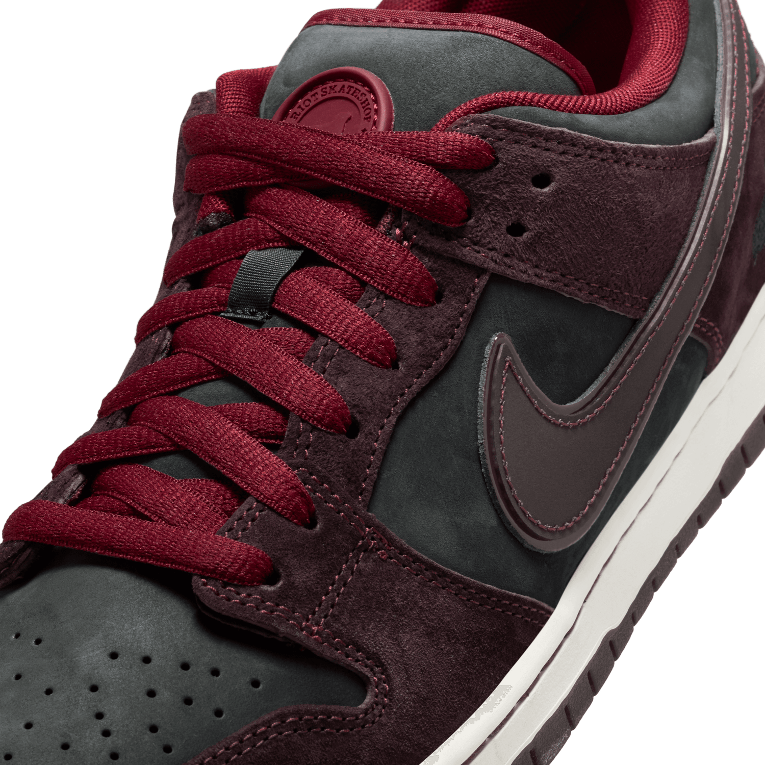 SB DUNK LOW 