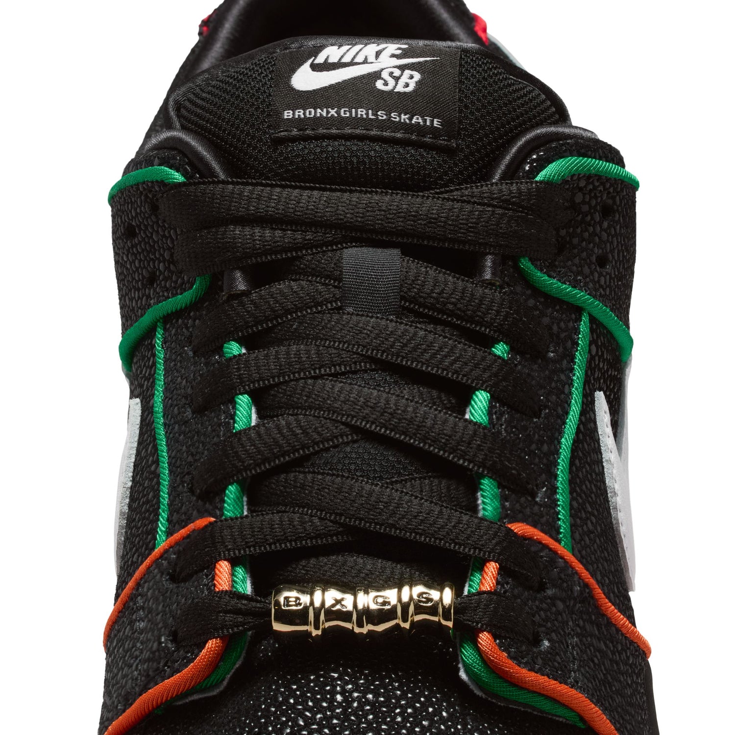 SB DUNK LOW 