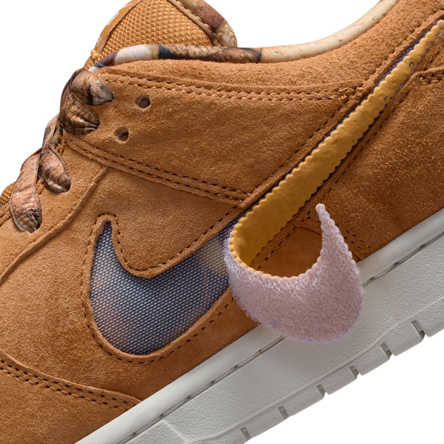 SB DUNK LOW 