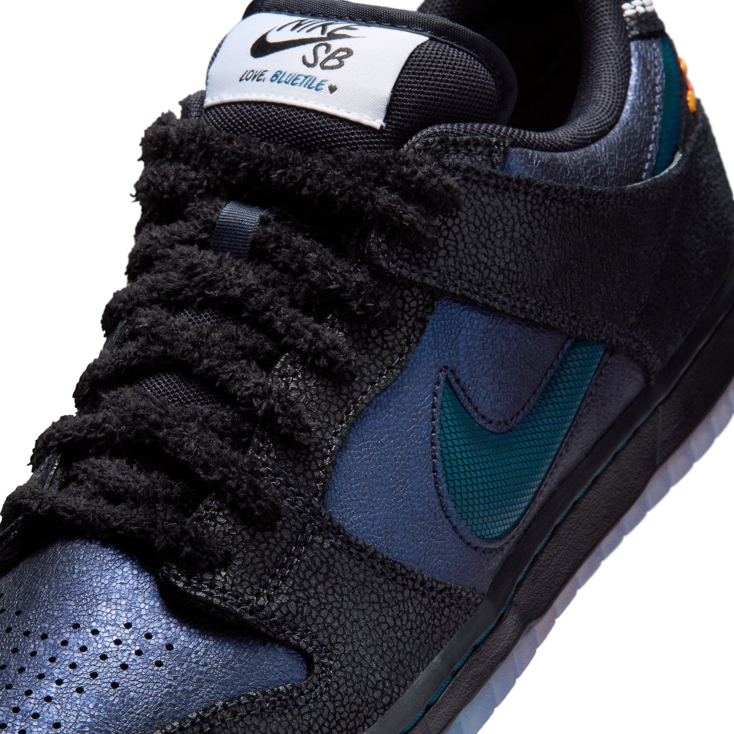 SB DUNK LOW 