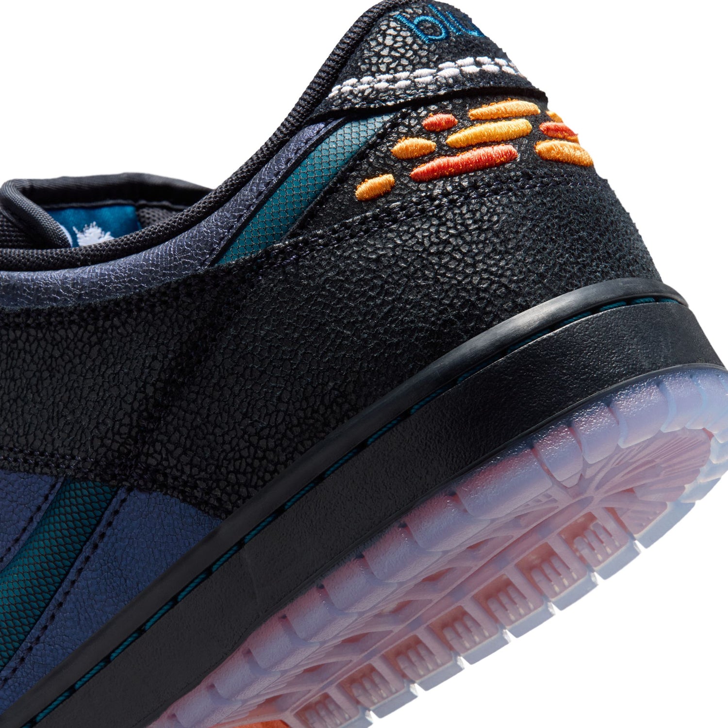 SB DUNK LOW 