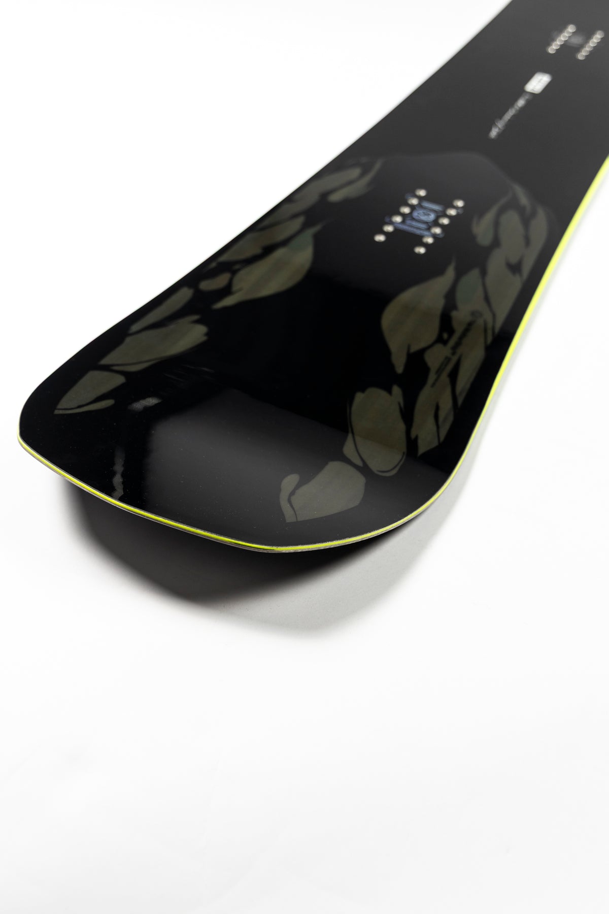 THE BLACK SNOWBOARD OF DEATH