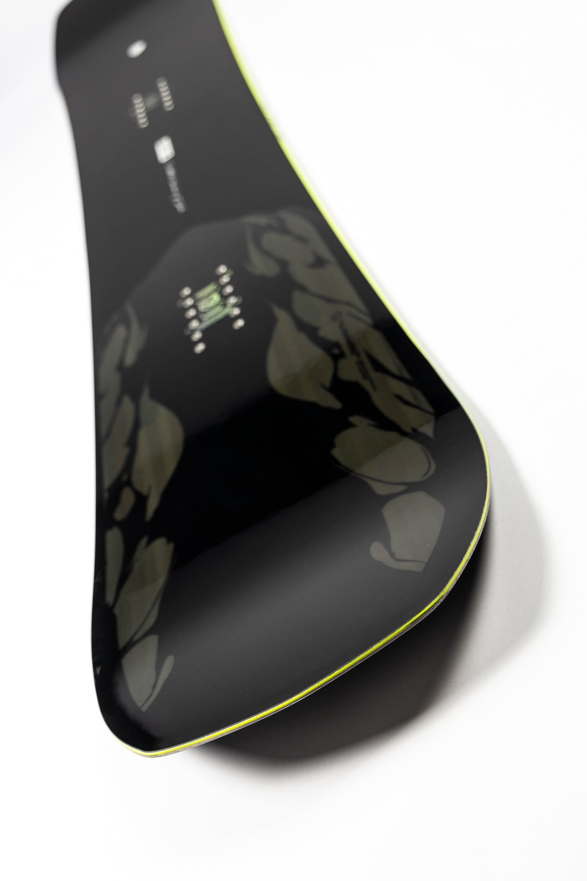 THE BLACK SNOWBOARD OF DEATH