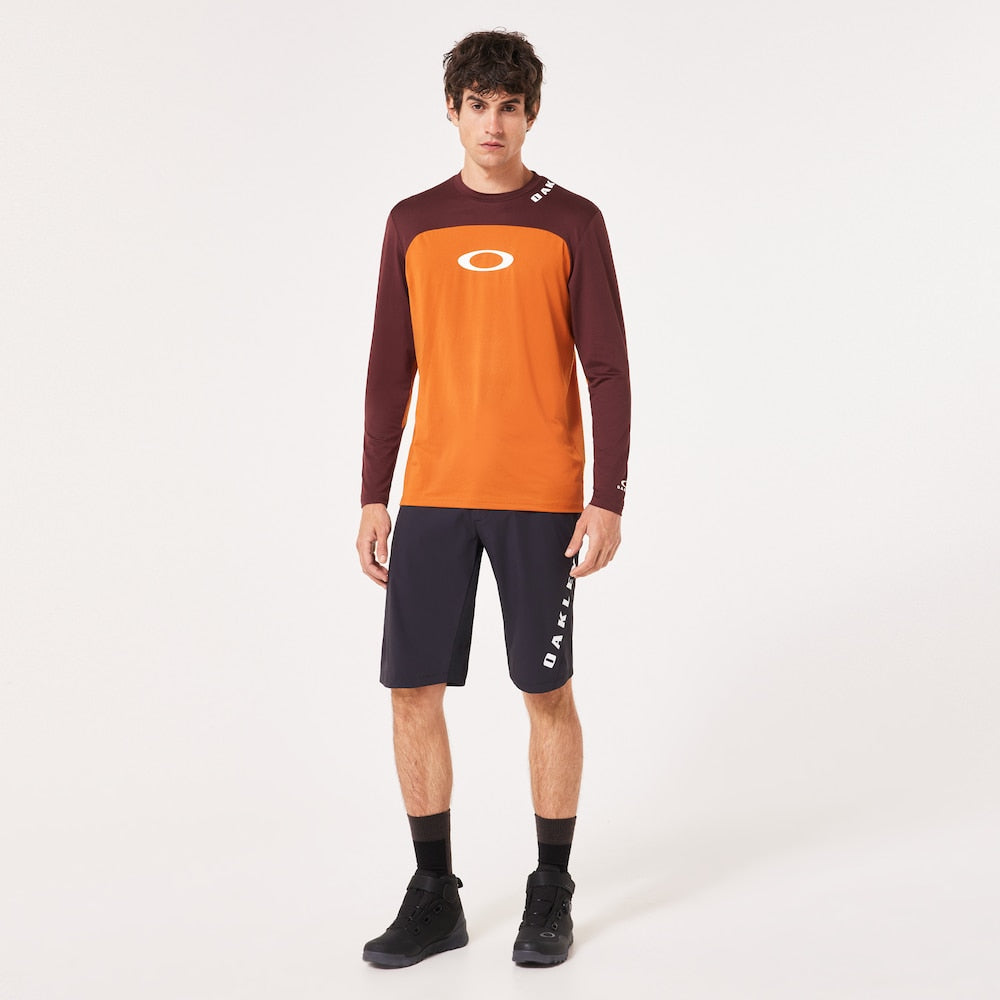 FREE RIDE SHORT BLACKOUT