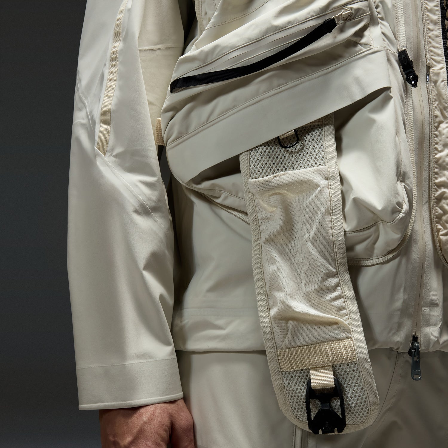 LATITUDE VEIL SLINGPACK JACKET MIST