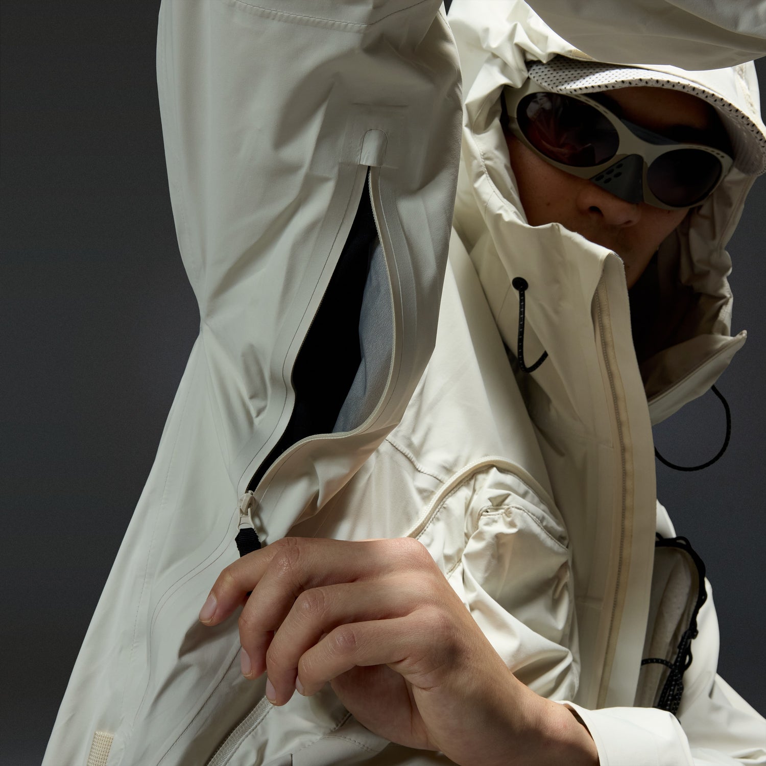 LATITUDE VEIL SLINGPACK JACKET MIST