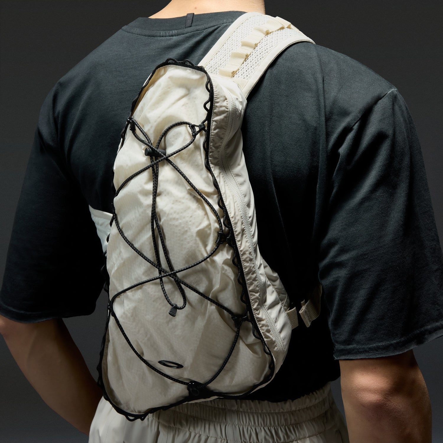 LATITUDE VEIL SLINGPACK JACKET MIST