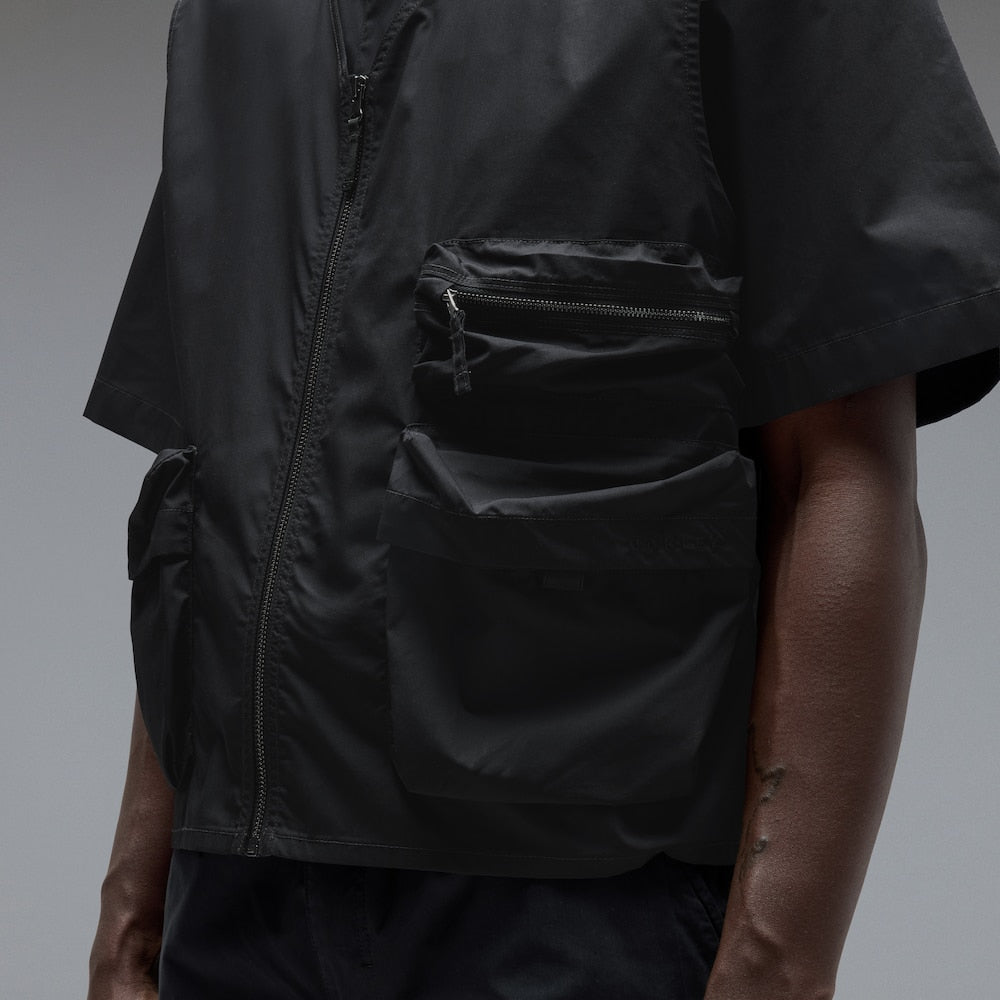 ECHO RISE VEST PITCH BLACK