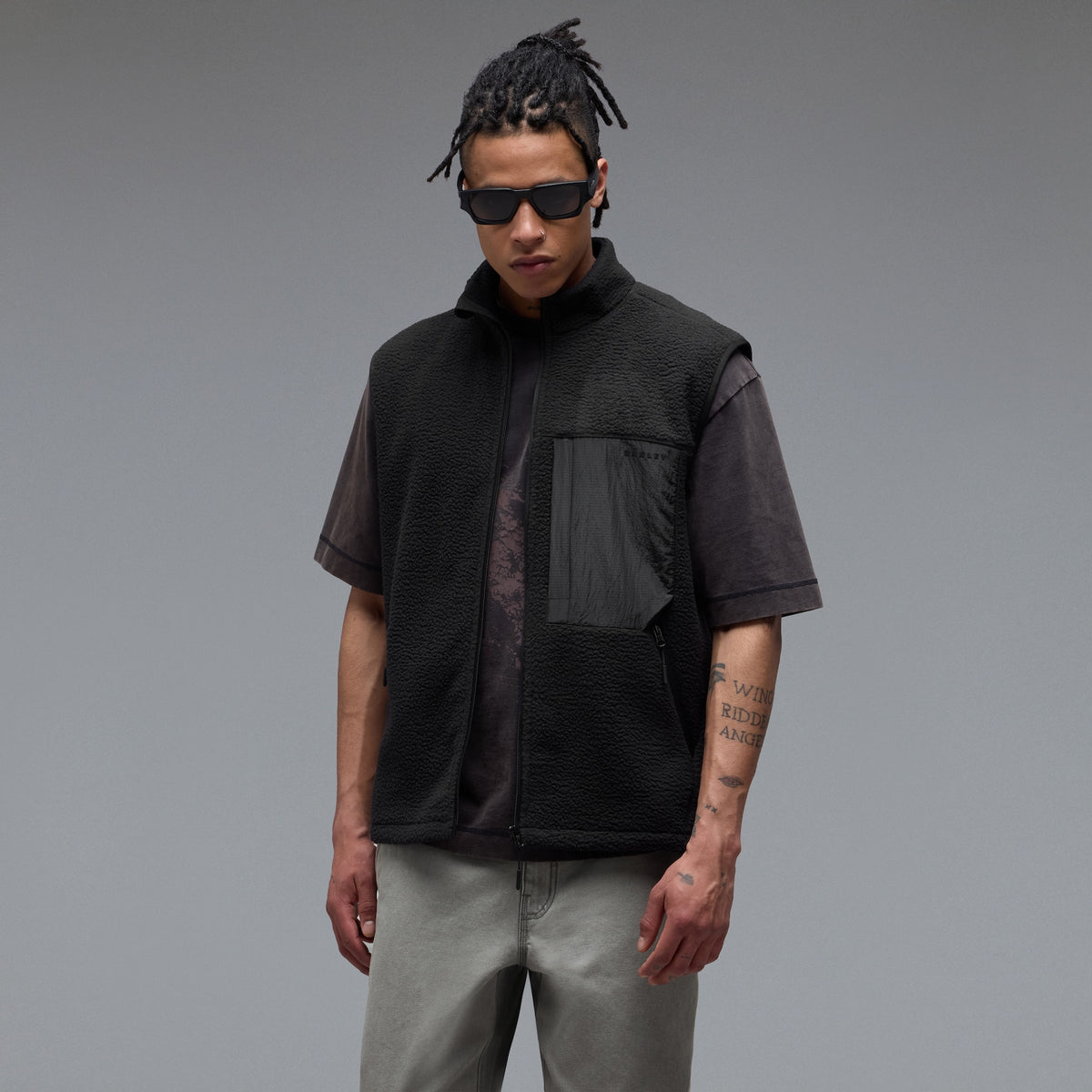 SNOWDRIFT SHERPA VEST PITCH BLACK