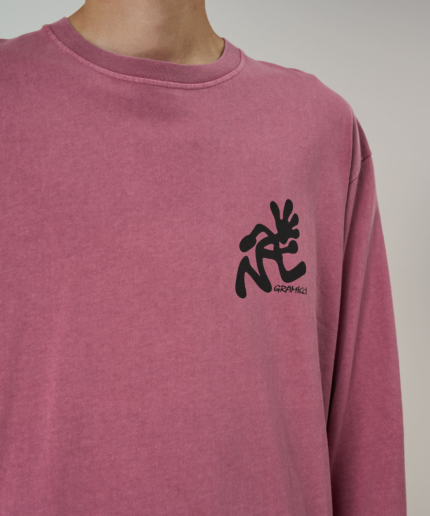 RUNNING MAN L/S TEE PIGMENT DYED RED PIGMENT
