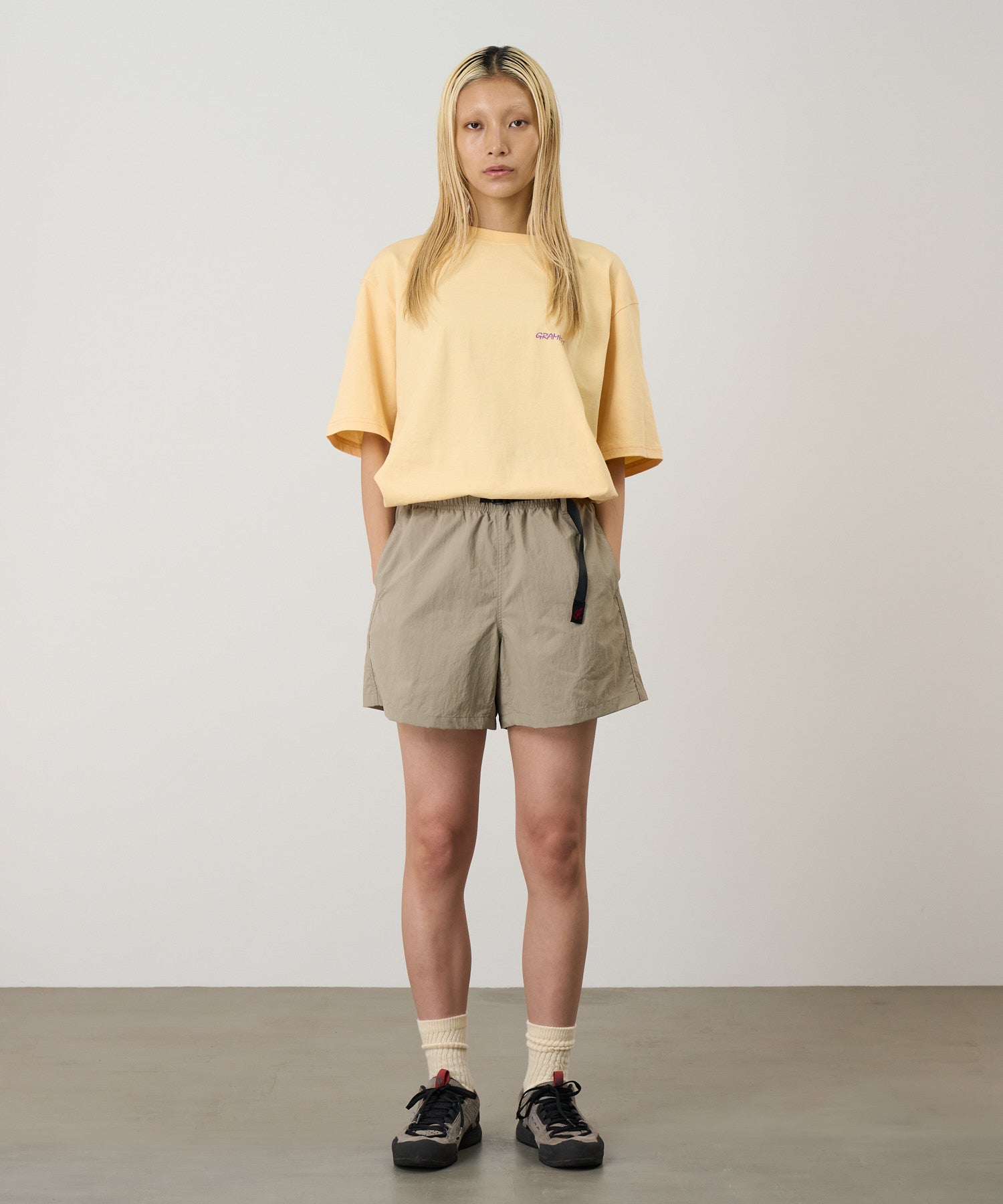 W’S NYLON ACTIVE SHORT MILK TEA