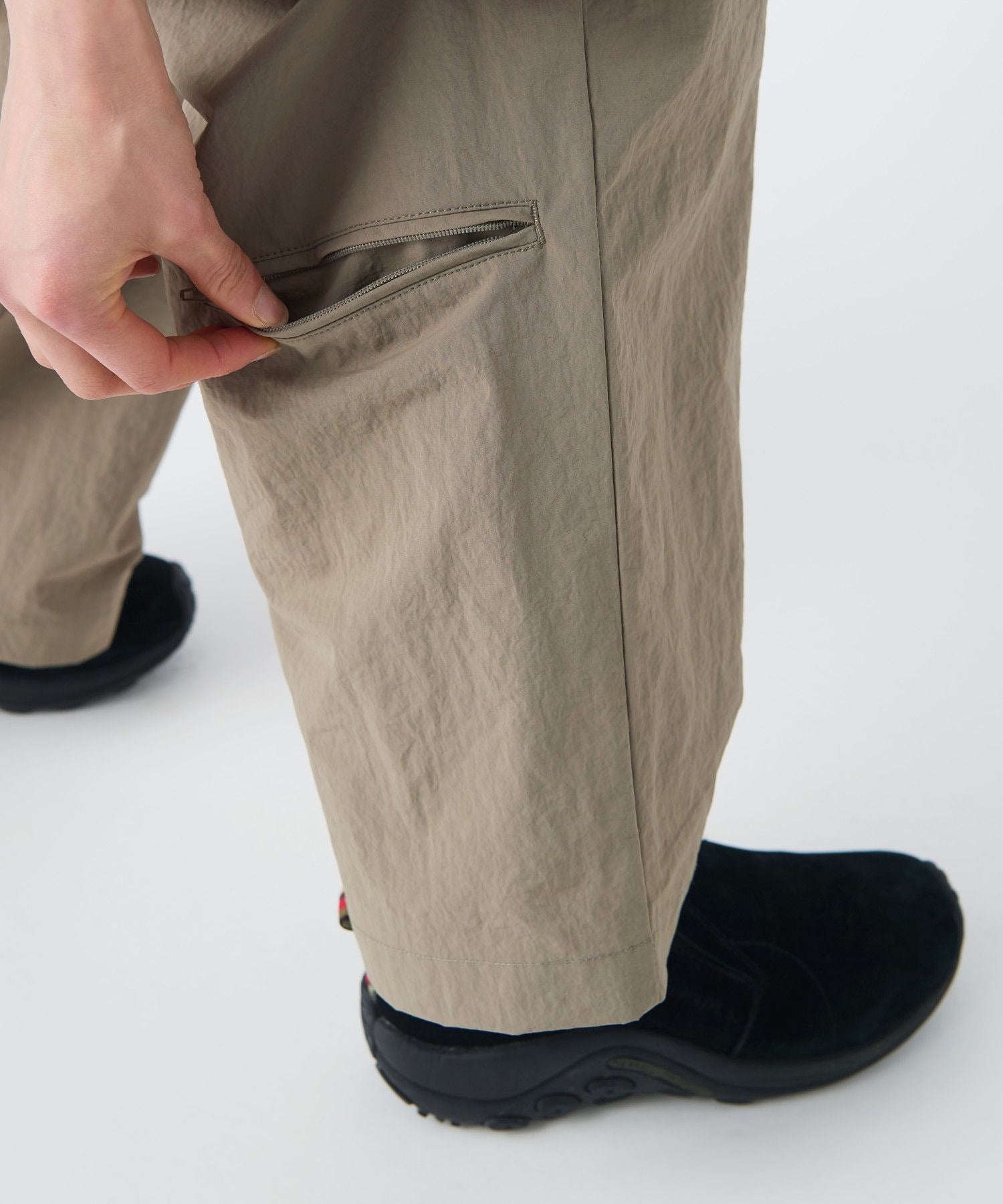 NYLON WASHER TROUSERS GREIGE