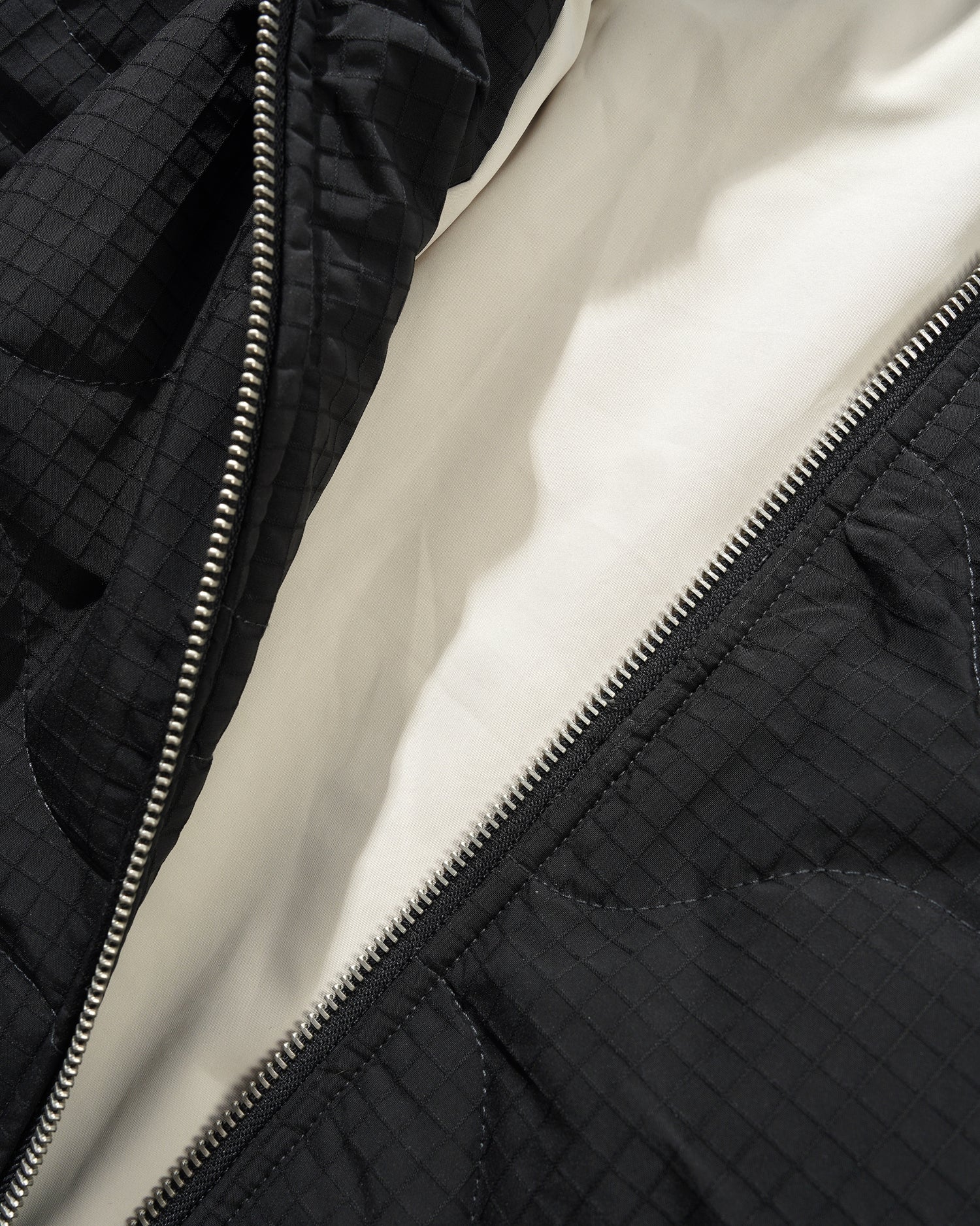 ROACH BOMBER JACKET BLACK