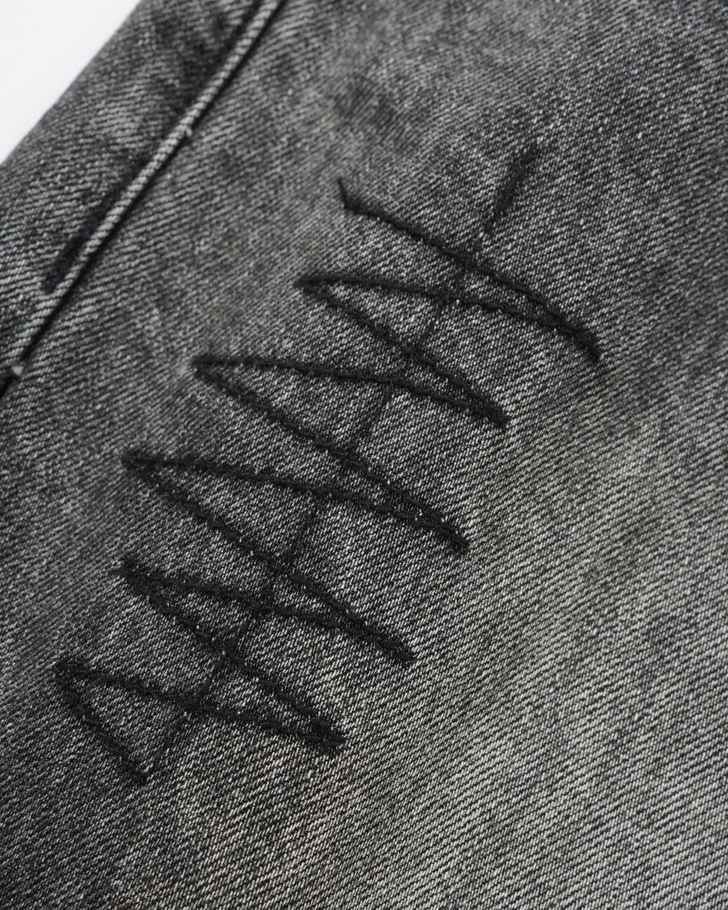 STITCH DENIM SHORTS DISTRESSED GREY